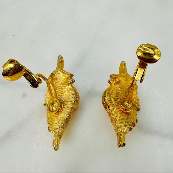 Vintage Coro Gold Leaf Earrings Clip On Signed Curled Leaf Design Mid Century - Picture 6 of 9
